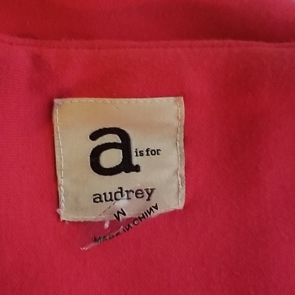 Shorts - Picture 3 of 5